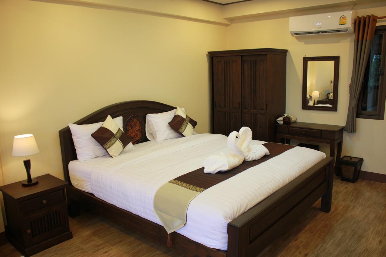 NanBaanKhun Hotel Buitenkant foto