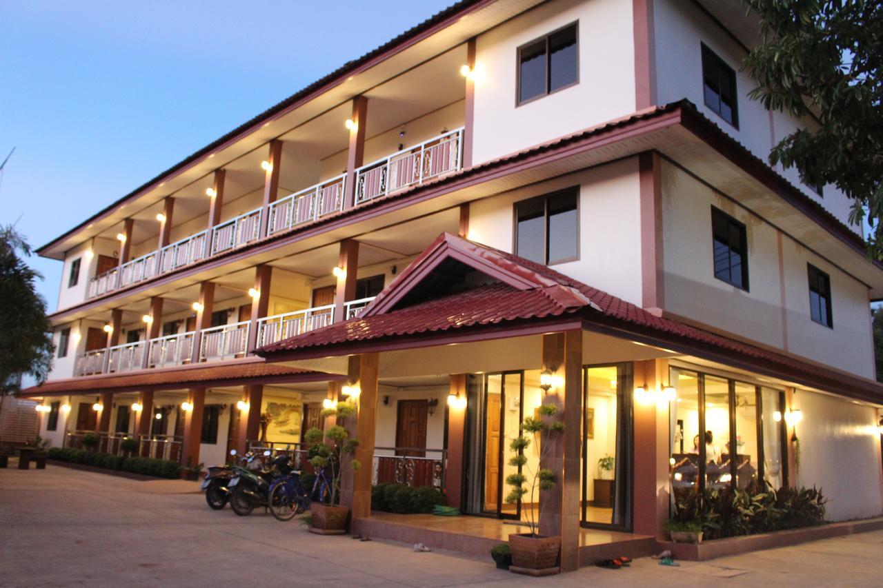 NanBaanKhun Hotel Buitenkant foto