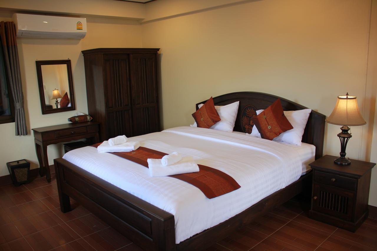 NanBaanKhun Hotel Buitenkant foto
