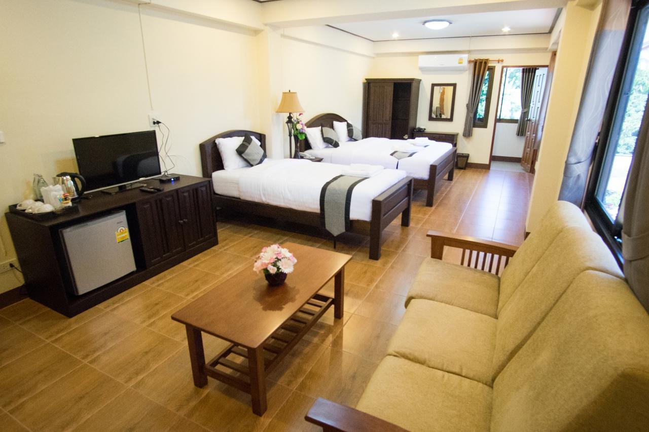 NanBaanKhun Hotel Buitenkant foto
