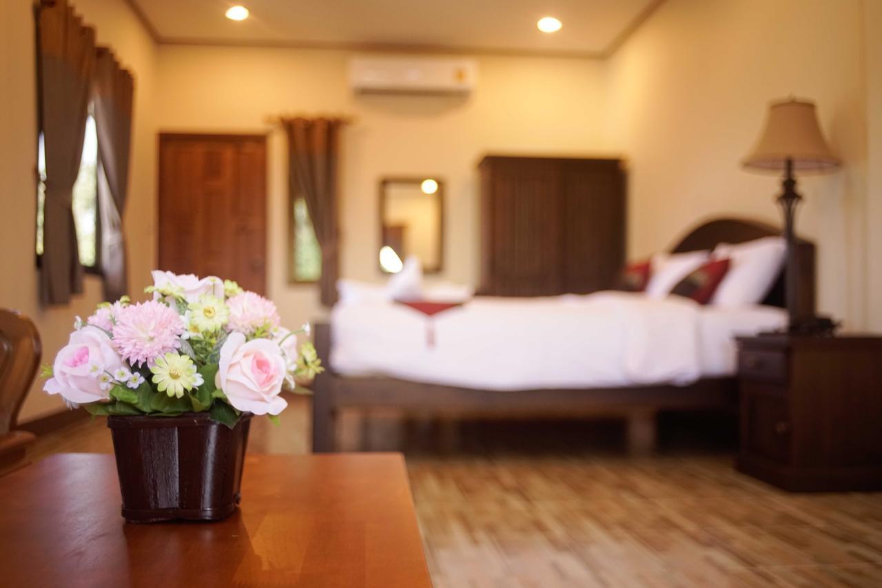 NanBaanKhun Hotel Buitenkant foto