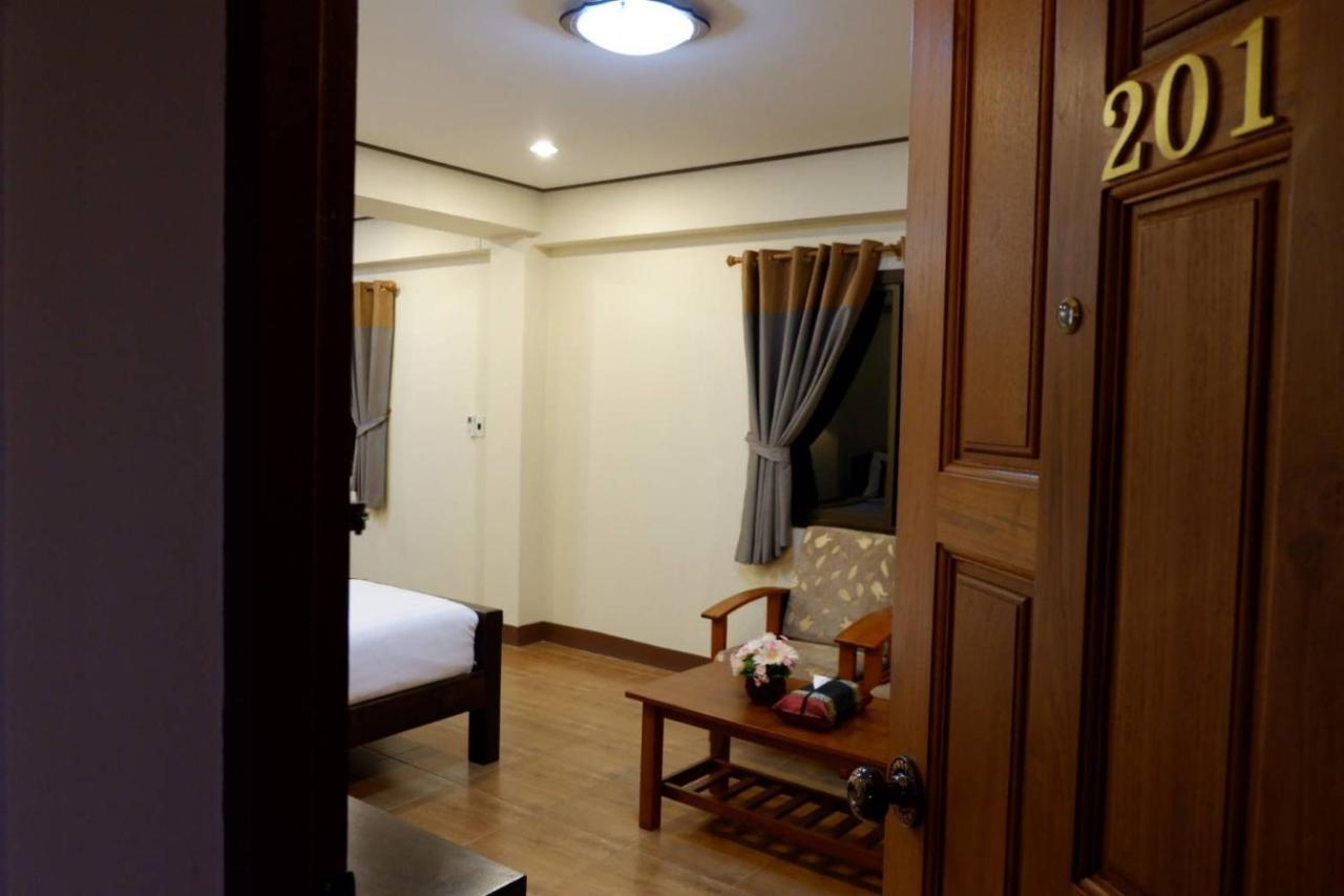 NanBaanKhun Hotel Buitenkant foto