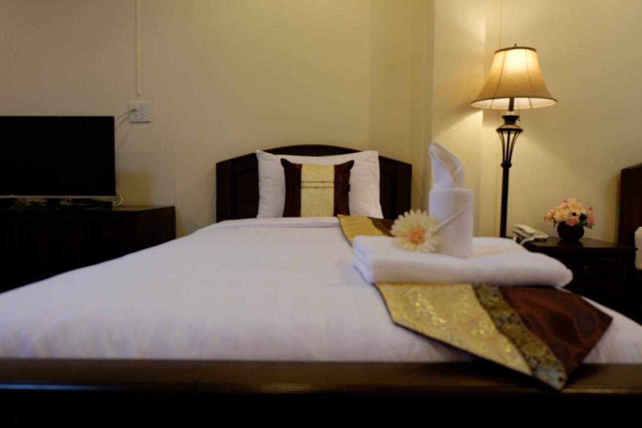 NanBaanKhun Hotel Buitenkant foto