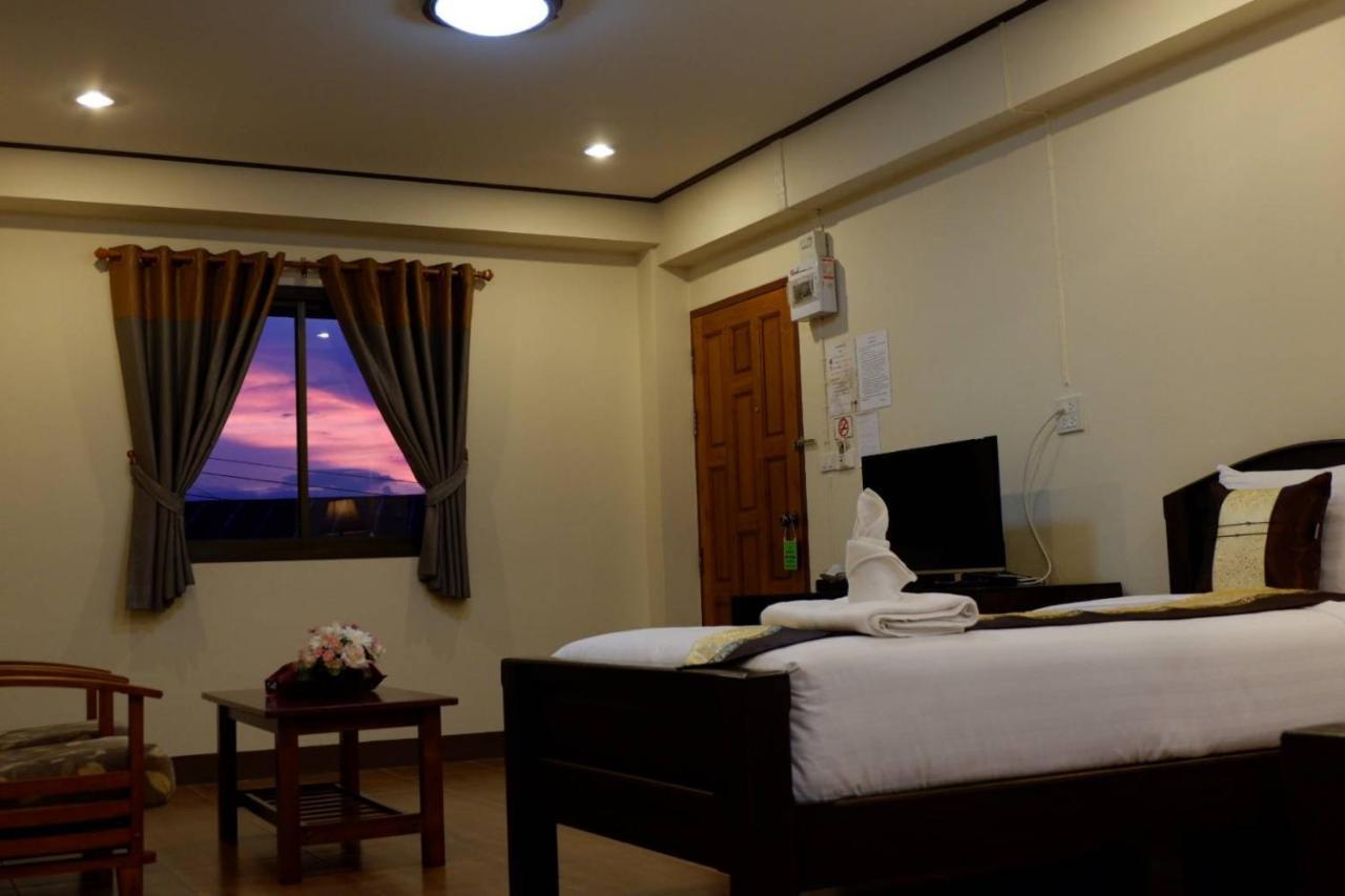 NanBaanKhun Hotel Buitenkant foto
